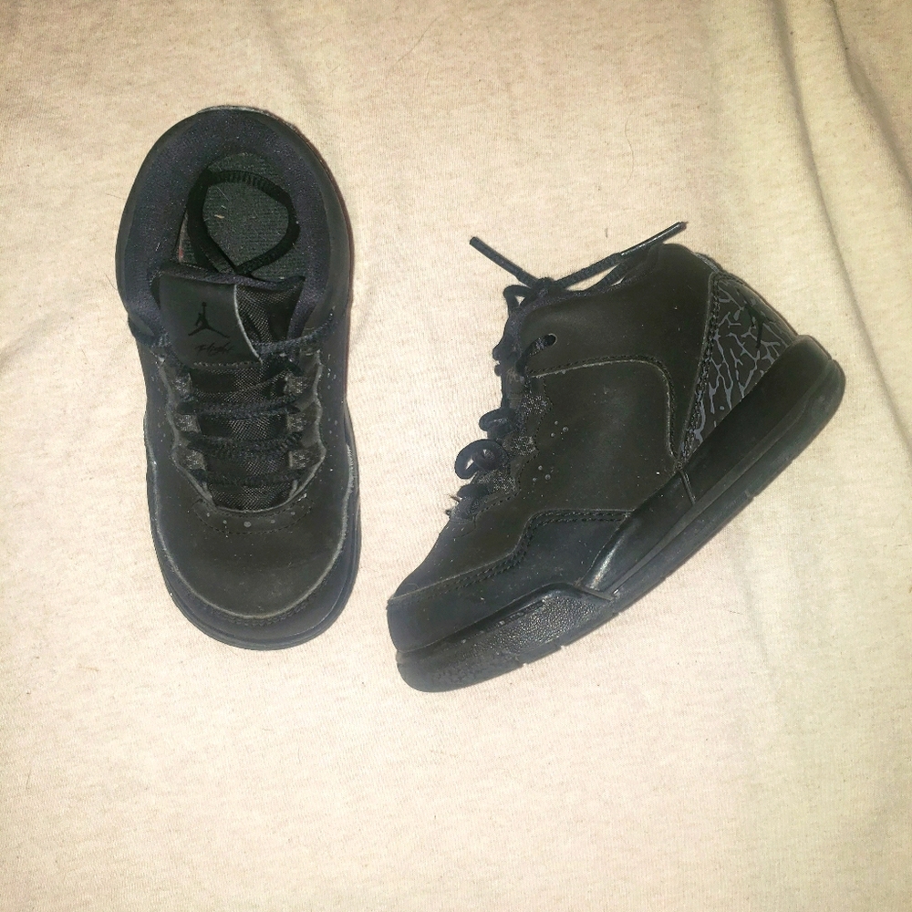 Black Jordan flight 8C